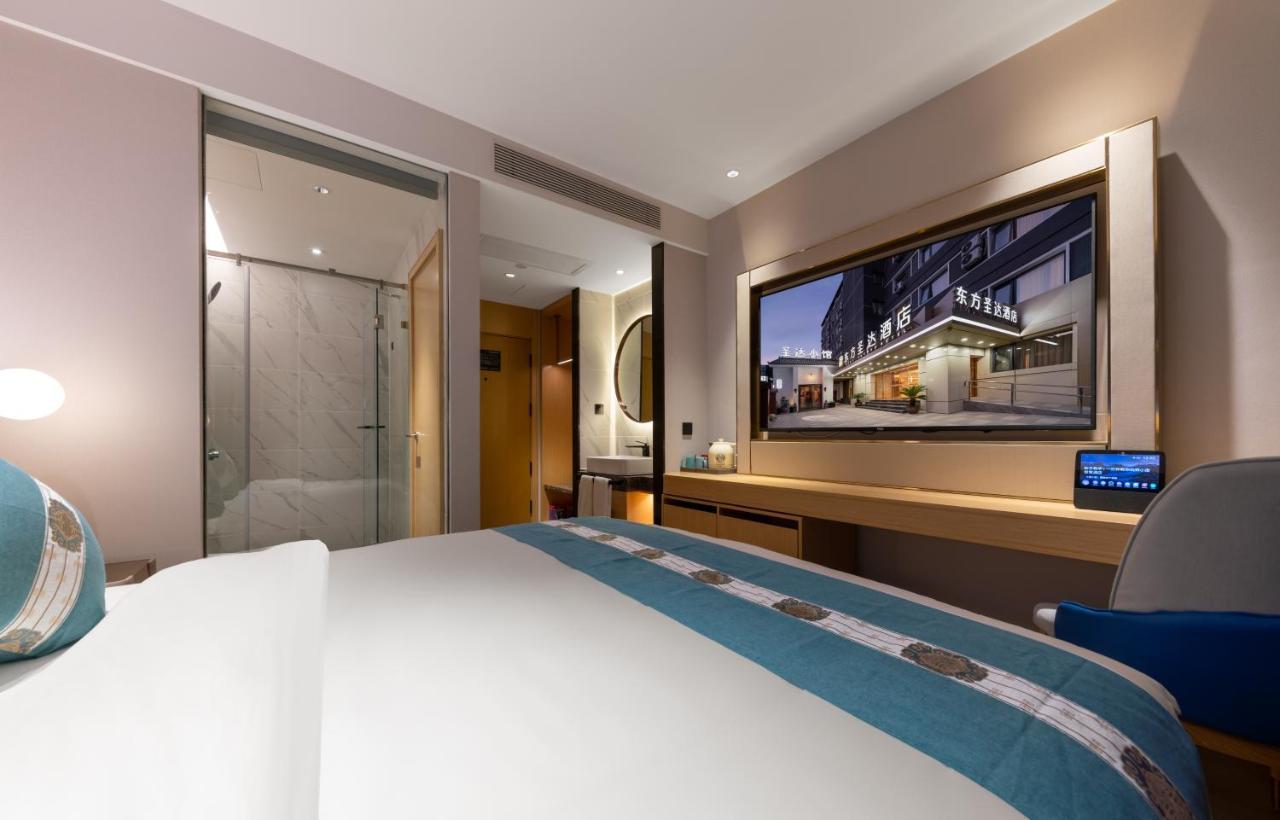 East Sacred Hotel--Very Near Beijing Tiananmen Square ,The Forbidden City,The Temple Of Heaven ,3 Minutes' Walk To Wangfujing Subway ,Located In The Center Of Beijing, Many Shopping Malls Around,Newly Renovated Hotel-Able To Receive Foreign Guests Eksteriør bilde Deluxe Room