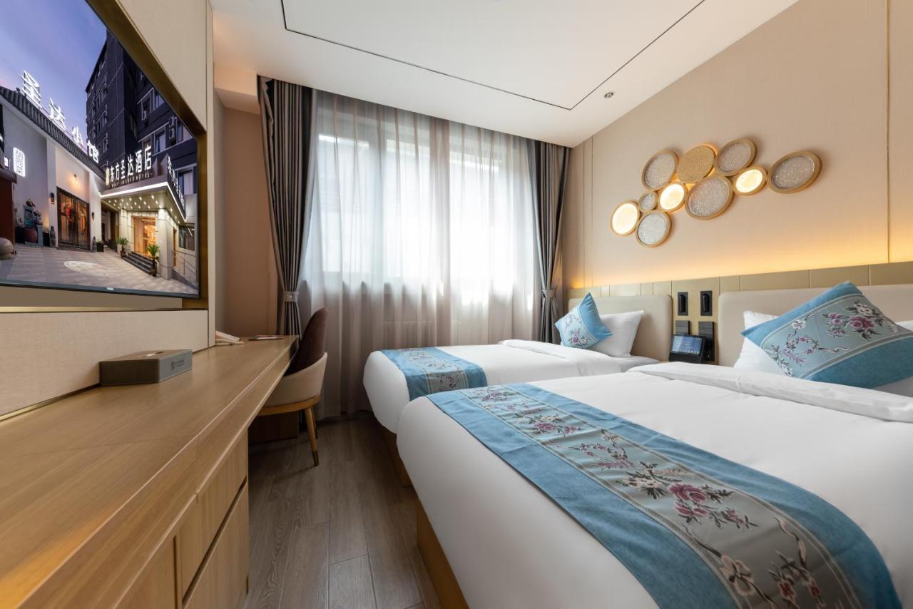East Sacred Hotel--Very Near Beijing Tiananmen Square ,The Forbidden City,The Temple Of Heaven ,3 Minutes' Walk To Wangfujing Subway ,Located In The Center Of Beijing, Many Shopping Malls Around,Newly Renovated Hotel-Able To Receive Foreign Guests Eksteriør bilde Deluxe Room