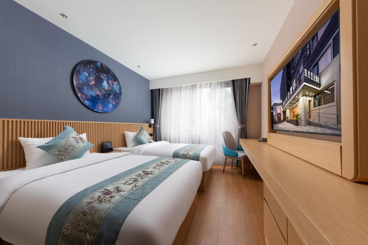 East Sacred Hotel--Very Near Beijing Tiananmen Square ,The Forbidden City,The Temple Of Heaven ,3 Minutes' Walk To Wangfujing Subway ,Located In The Center Of Beijing, Many Shopping Malls Around,Newly Renovated Hotel-Able To Receive Foreign Guests Eksteriør bilde Deluxe room