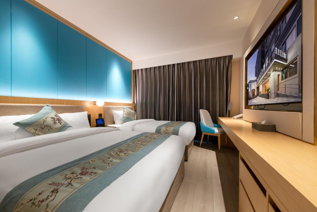 East Sacred Hotel--Very Near Beijing Tiananmen Square ,The Forbidden City,The Temple Of Heaven ,3 Minutes' Walk To Wangfujing Subway ,Located In The Center Of Beijing, Many Shopping Malls Around,Newly Renovated Hotel-Able To Receive Foreign Guests Eksteriør bilde Deluxe Room