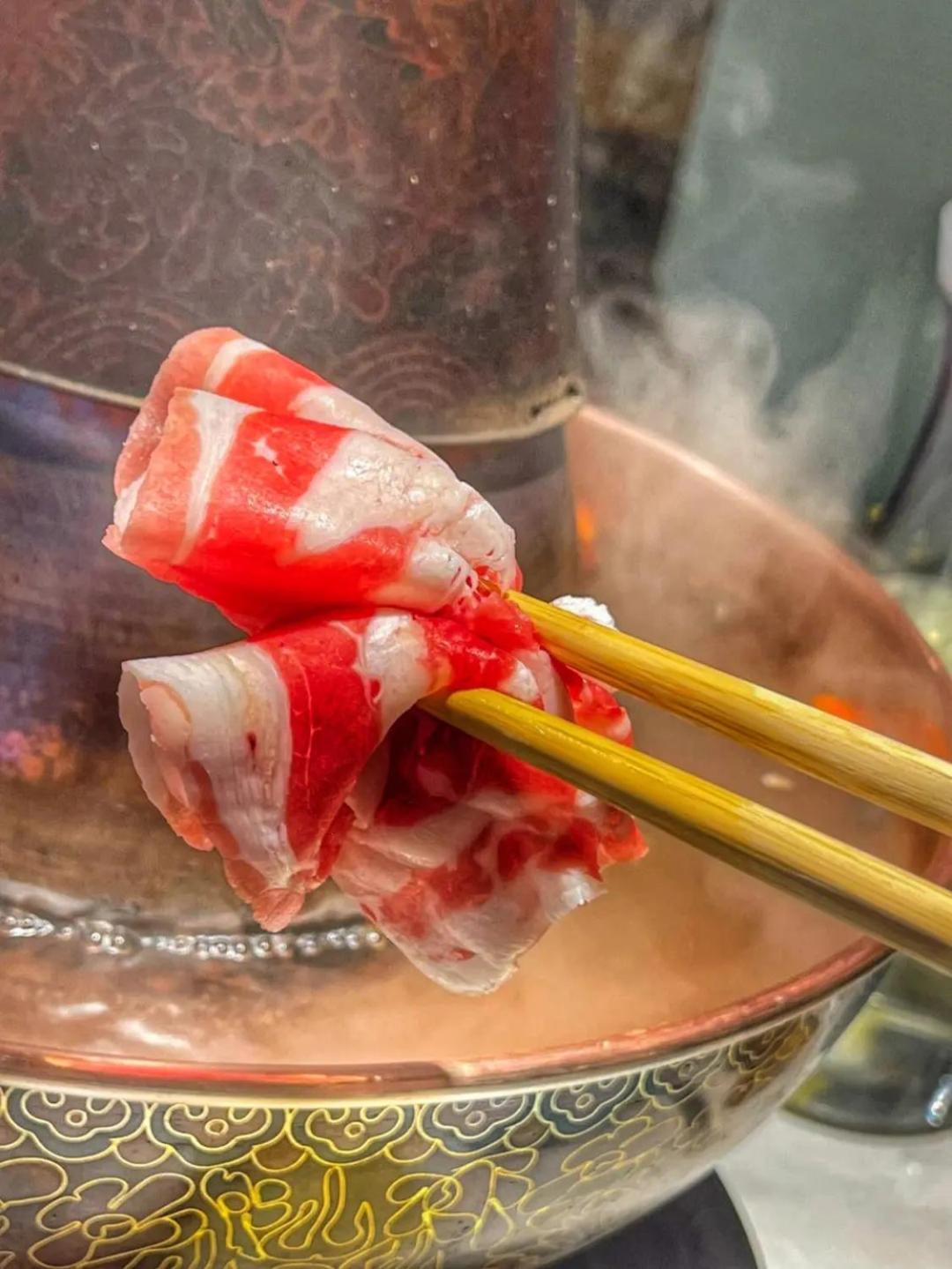 East Sacred Hotel--Very Near Beijing Tiananmen Square ,The Forbidden City,The Temple Of Heaven ,3 Minutes' Walk To Wangfujing Subway ,Located In The Center Of Beijing, Many Shopping Malls Around,Newly Renovated Hotel-Able To Receive Foreign Guests Eksteriør bilde Marinated lamb