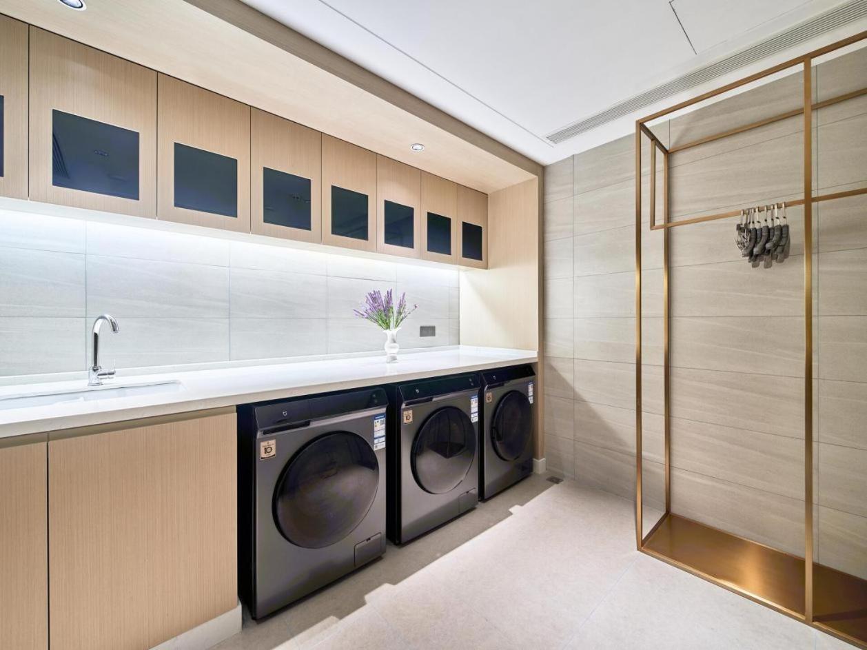 East Sacred Hotel--Very Near Beijing Tiananmen Square ,The Forbidden City,The Temple Of Heaven ,3 Minutes' Walk To Wangfujing Subway ,Located In The Center Of Beijing, Many Shopping Malls Around,Newly Renovated Hotel-Able To Receive Foreign Guests Eksteriør bilde Laundry room